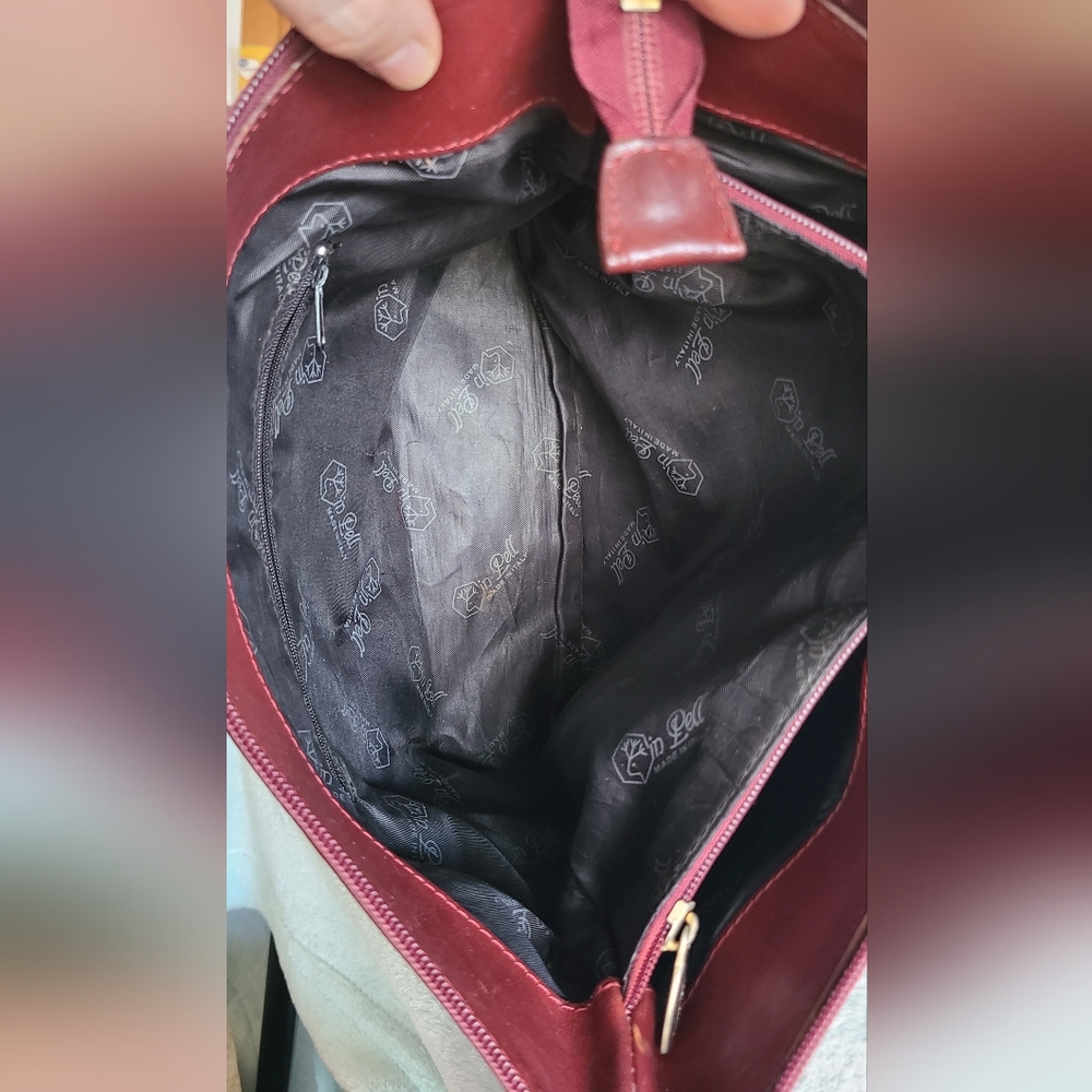 Valentina Red Leather Shoulder Bag - Picture 14 of 15